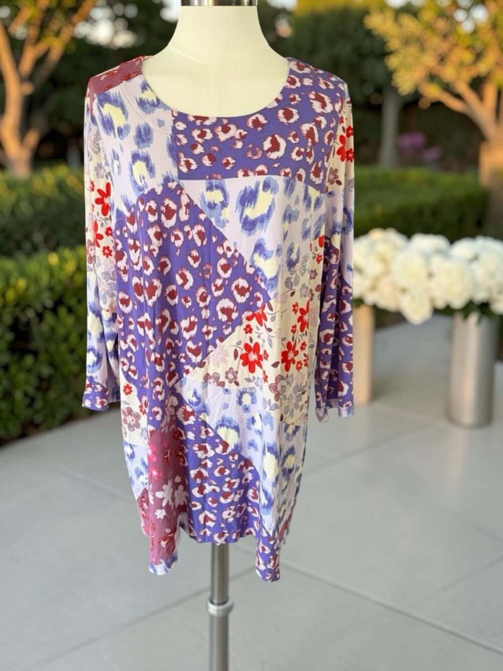 Logo By Lori Goldstein 3/4 Sleeve Multi-Paterned Design Top-Size 1X-Side Pockets